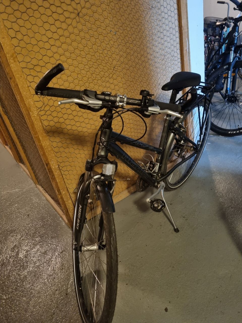 Nishiki polkupyörä joustohaarukalla