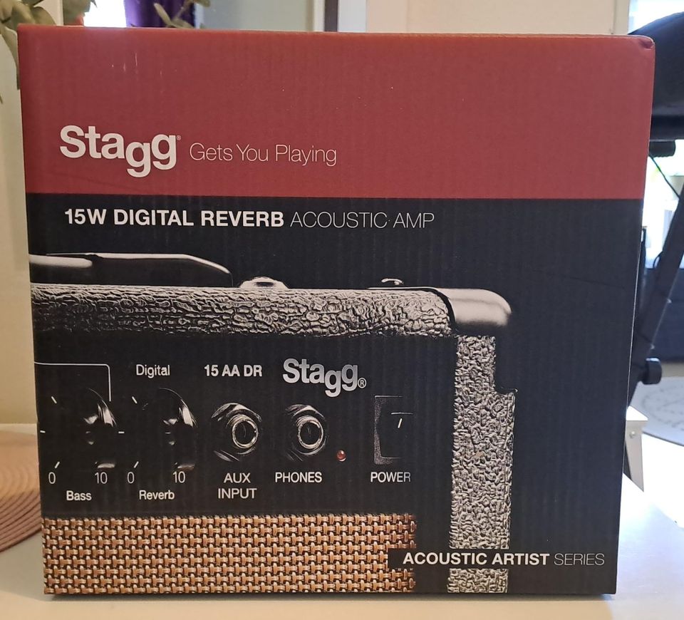 Käyttämätön avaamaton Stagg 15 AA DR Acoustic Combo -vahvistin