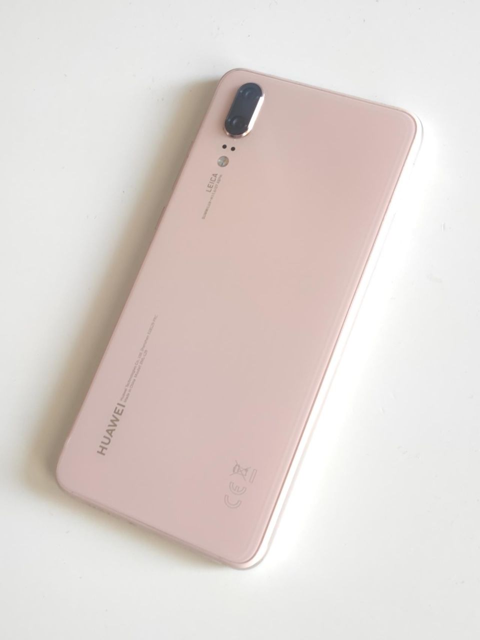 Huawei P20 vaaleanpunainen
