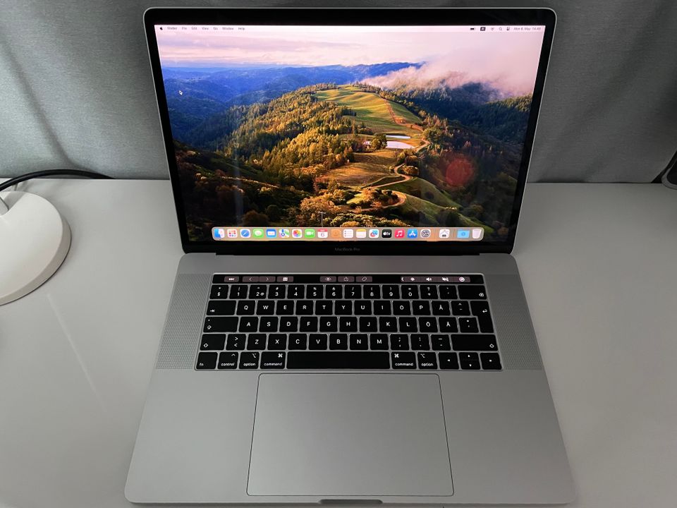 MacBook Pro 15" 2019 i7/32GB/512GB