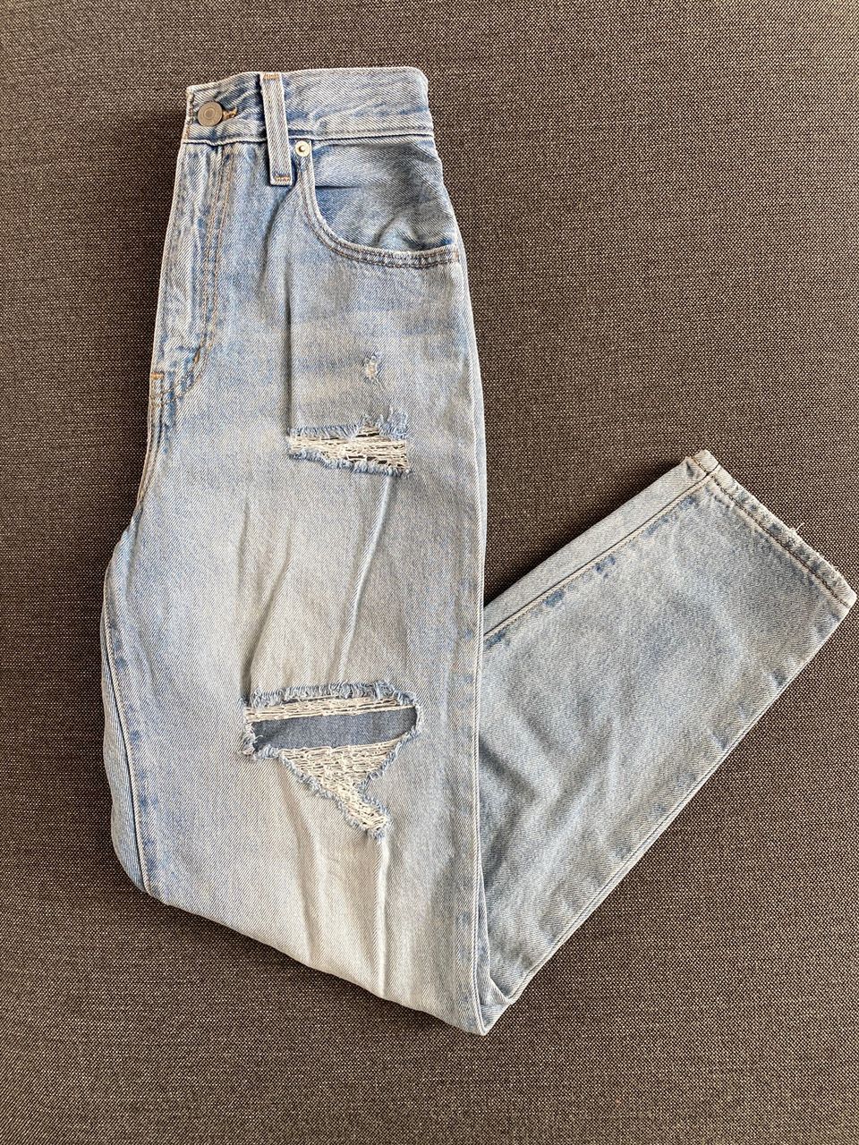 *VARATTU* Levi’s High Loose Tapered