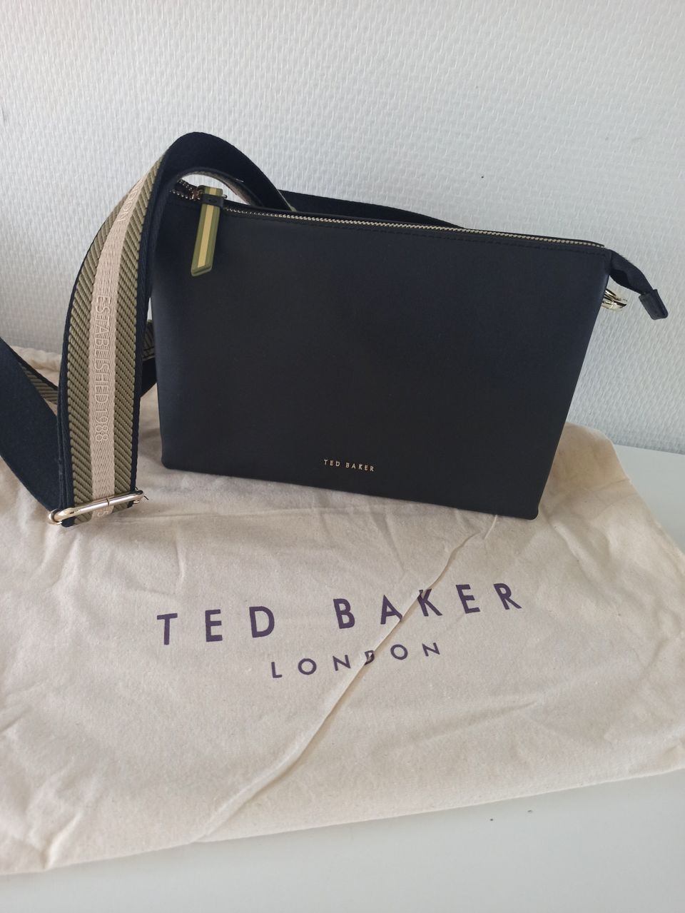 Ted Baker Darceyy- nahkalaukku