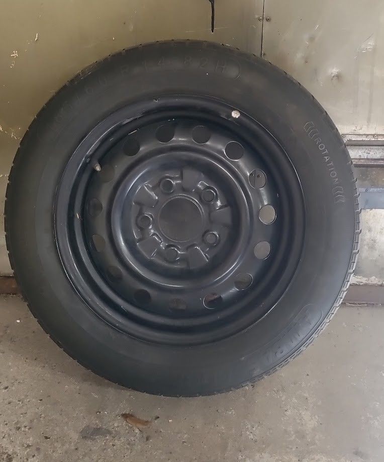 Auton kesärengas 185/60 R14