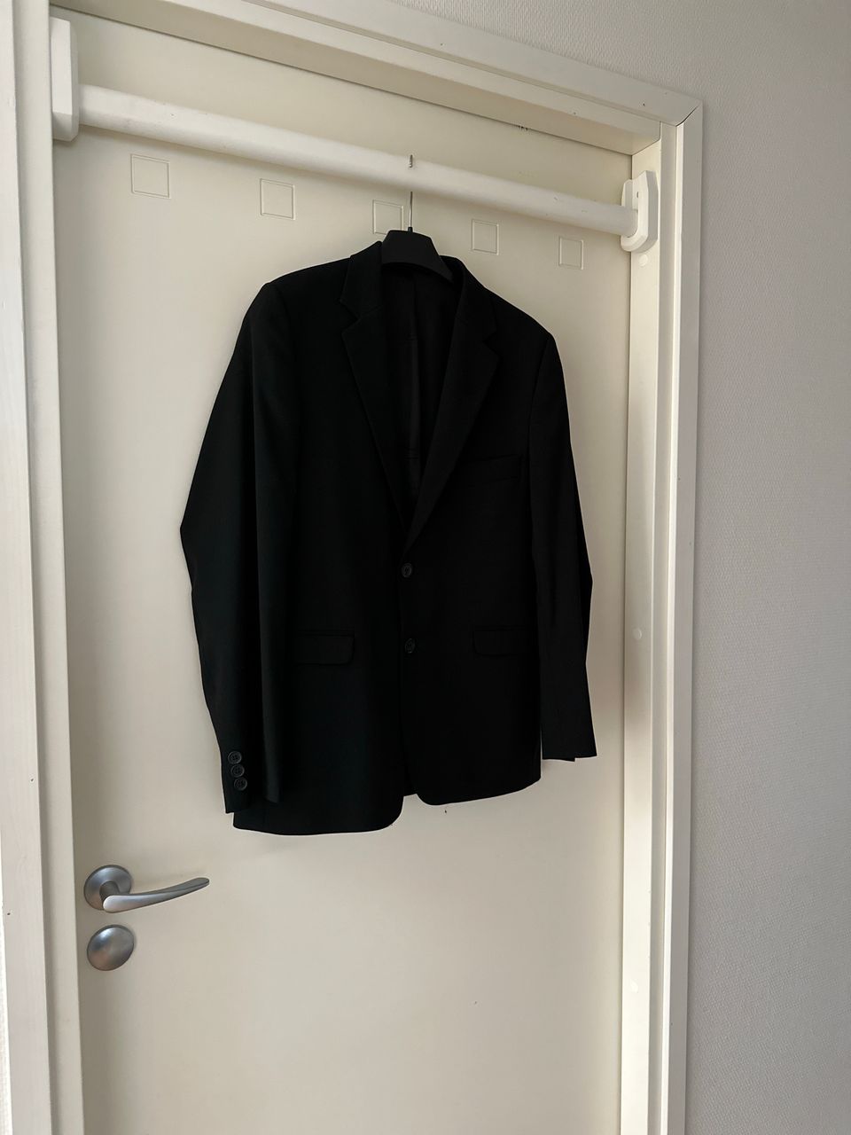 Musta puvun takki 176cm kokoiselle!