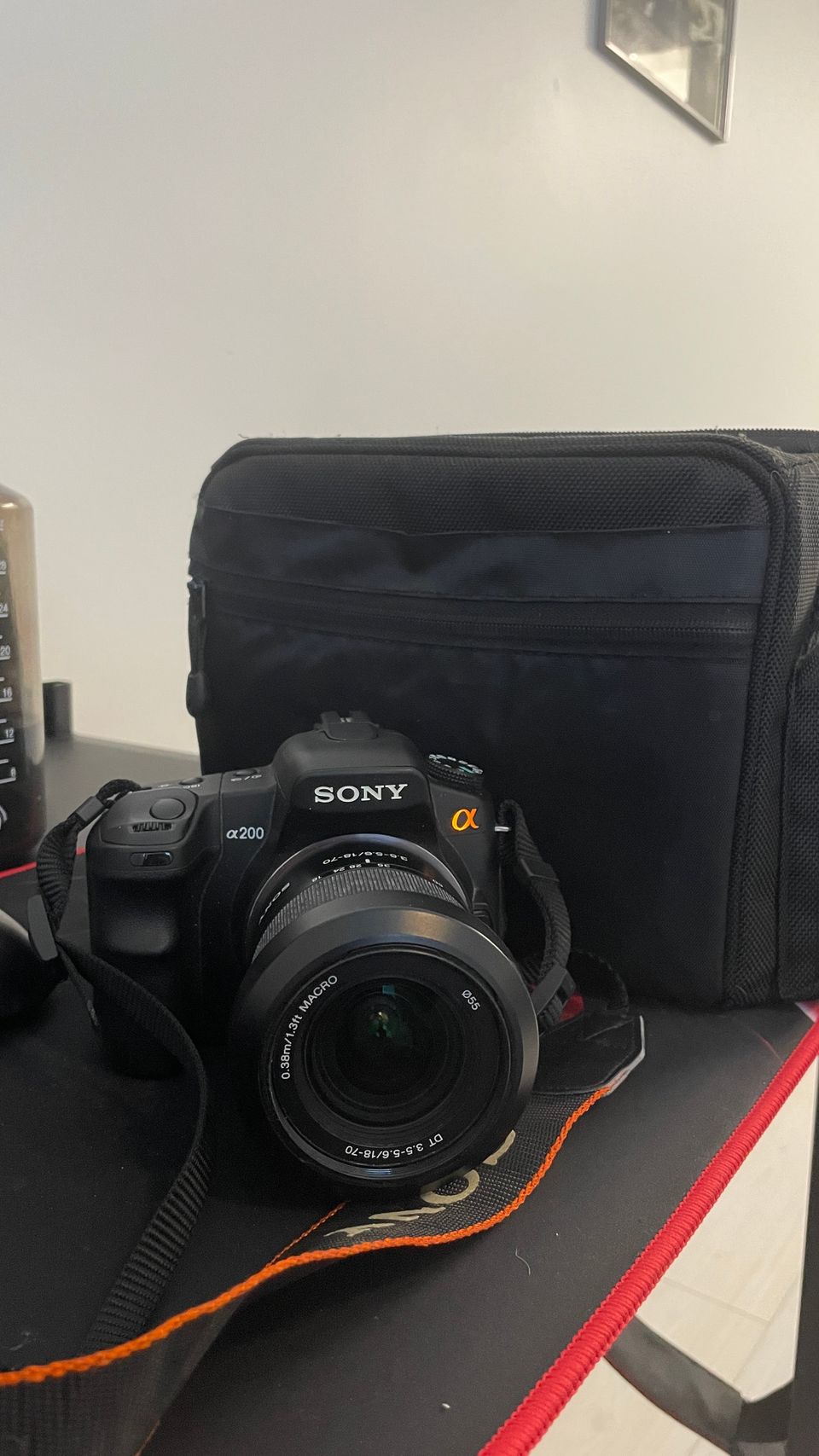 Sony a200 järjestelmäkamera + 18-70mm objektiivi + kameralaukku