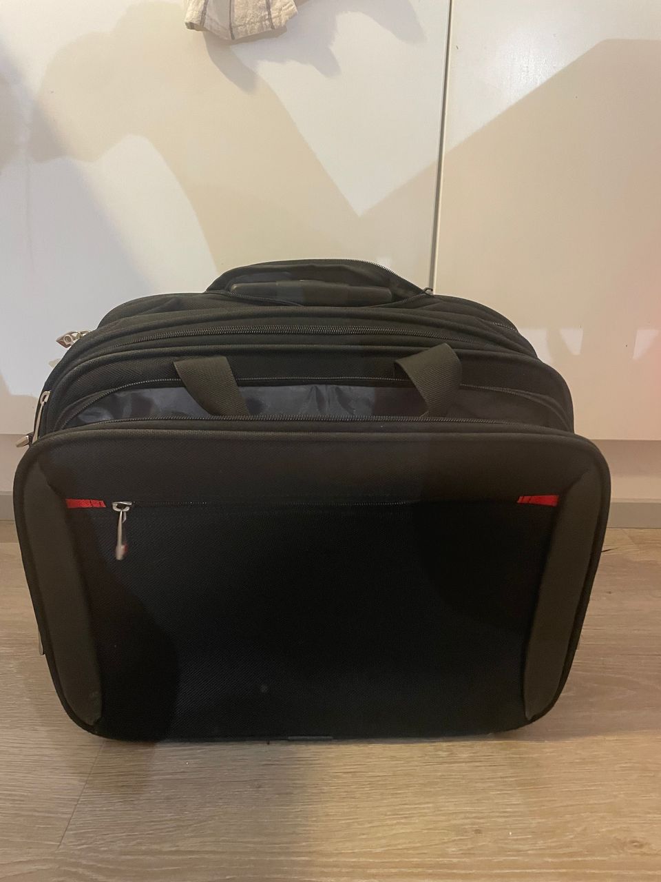 Samsonite lentolaukku läppärille