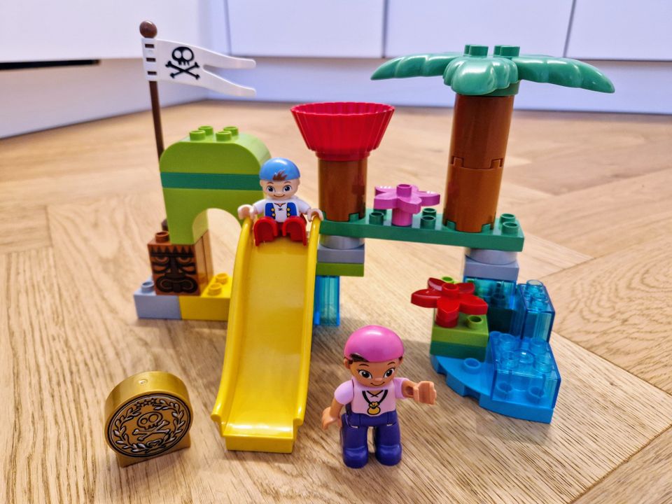 Lego Duplo: Mikä-mikä-maan piilopaikka (10513)