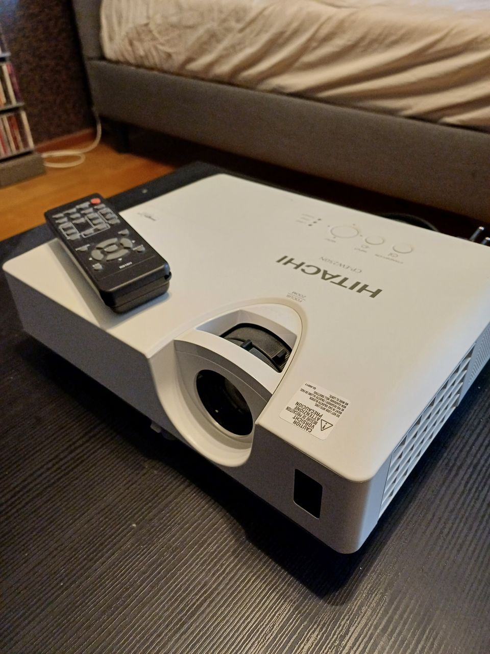 Hitachi CP-EX250N -projektori