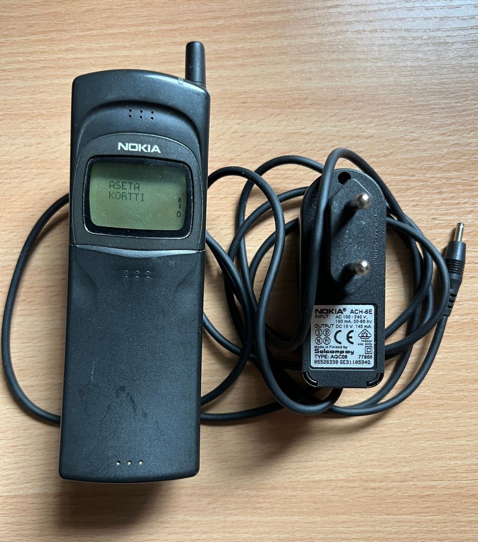 Nokia 8110 banaanipuhelin