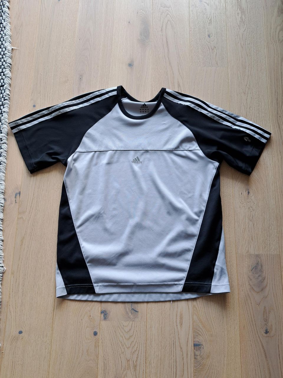 Adidas treenipaita, M