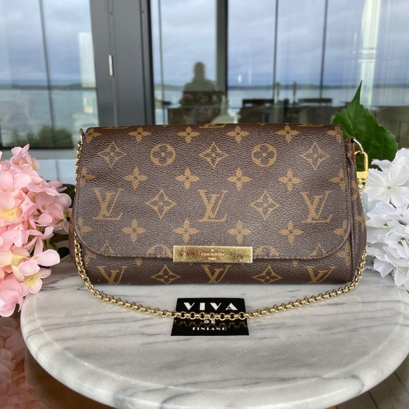 Louis Vuitton Favorite PM in Monogram canvas