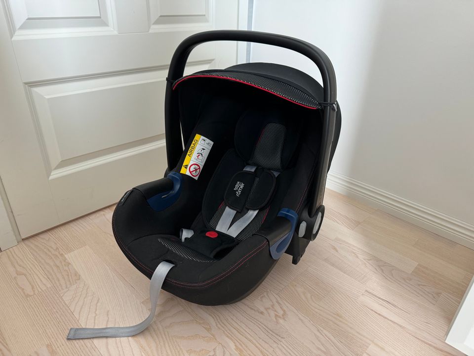 Britax Baby-Safe2 i-Size turvakaukalo + telakka