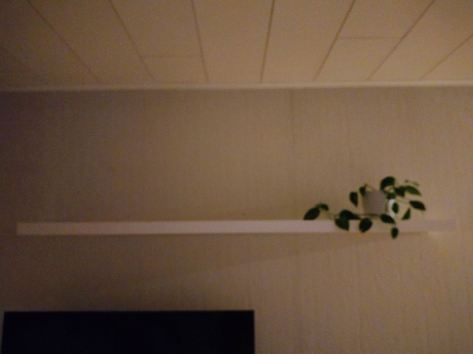Ikean Lack seinähylly 190cm