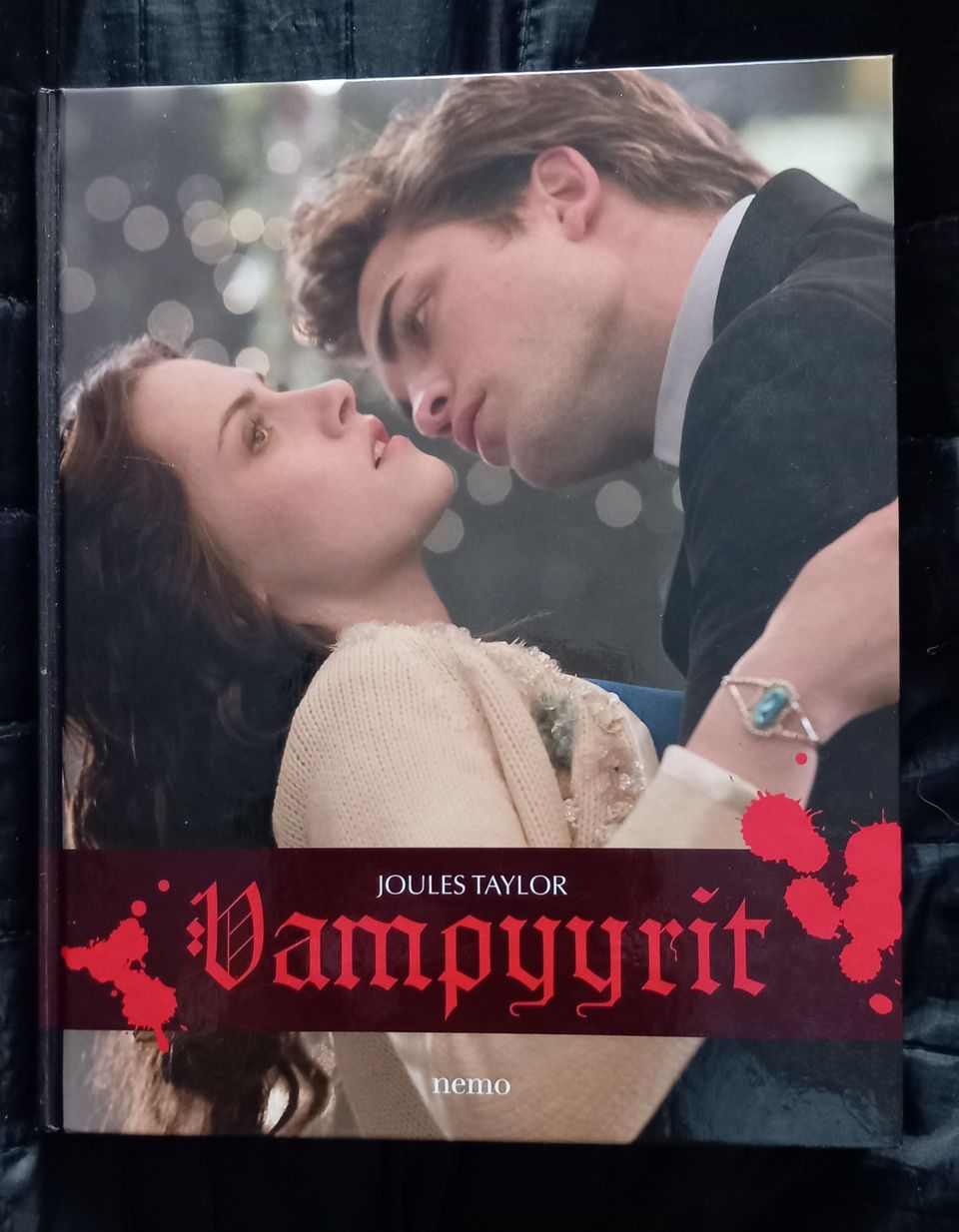 Joules Taylor - Vampyyrit