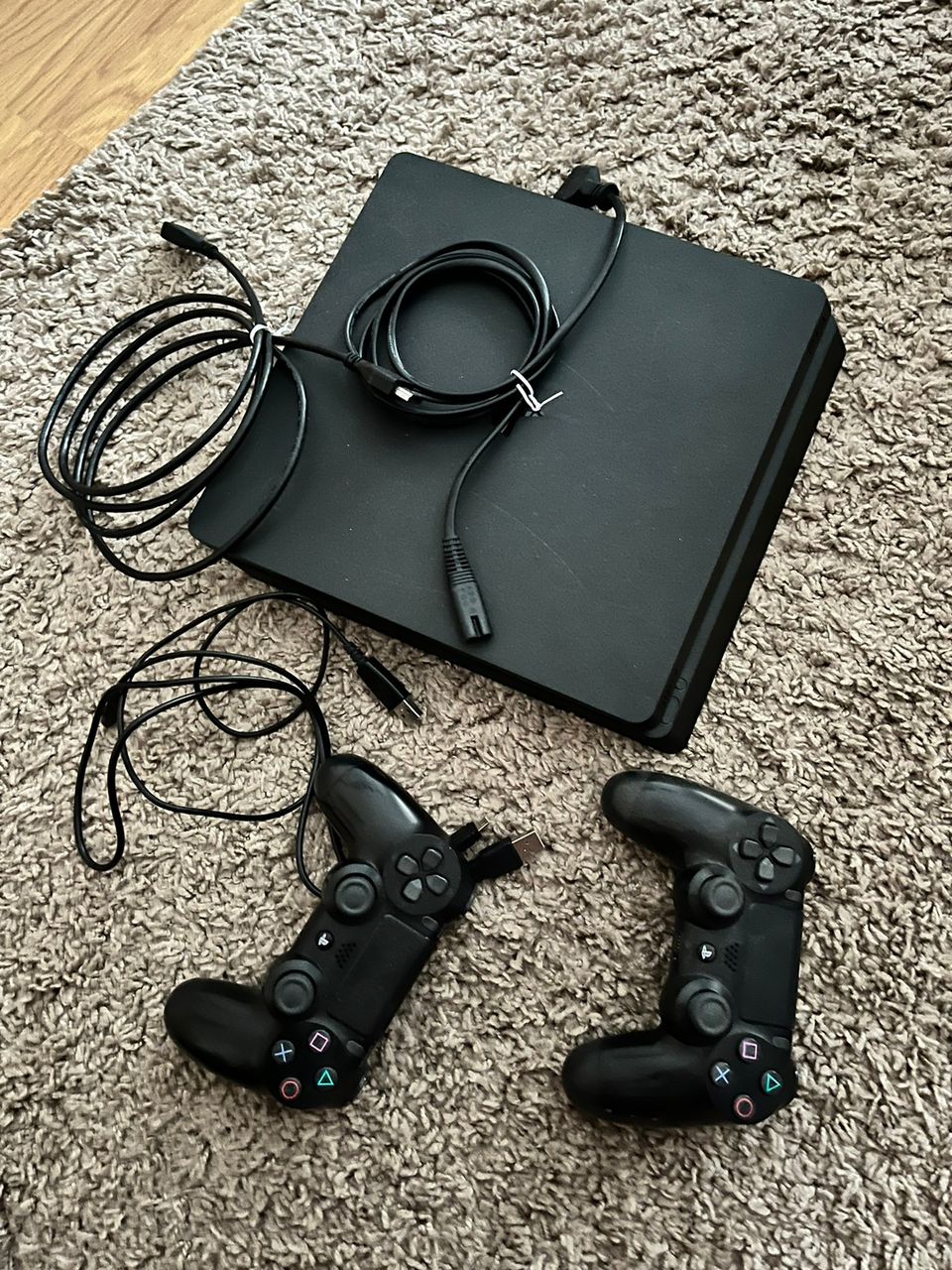 Myydään playstation 4