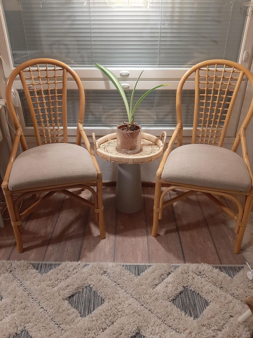 Pöytä ja tuoli