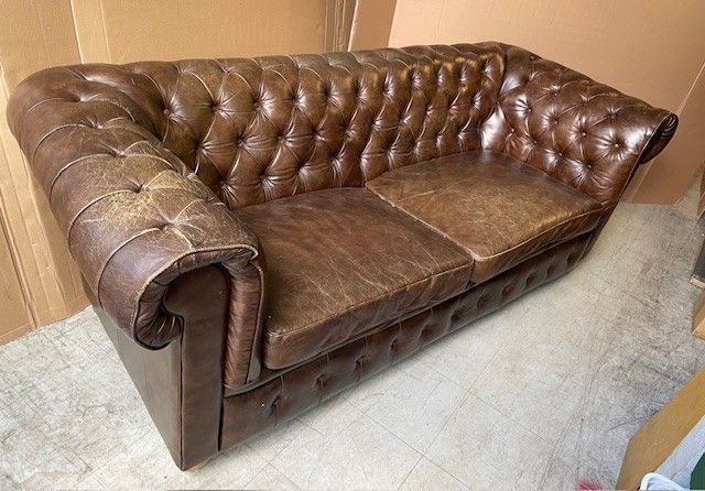 Chesterfield sohva ja tuoli