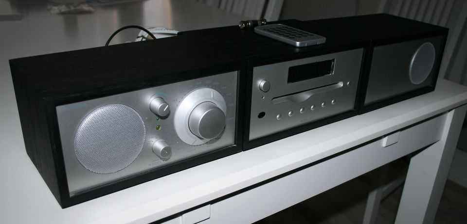 Tivoli Audio Model Two musta CD soittimella
