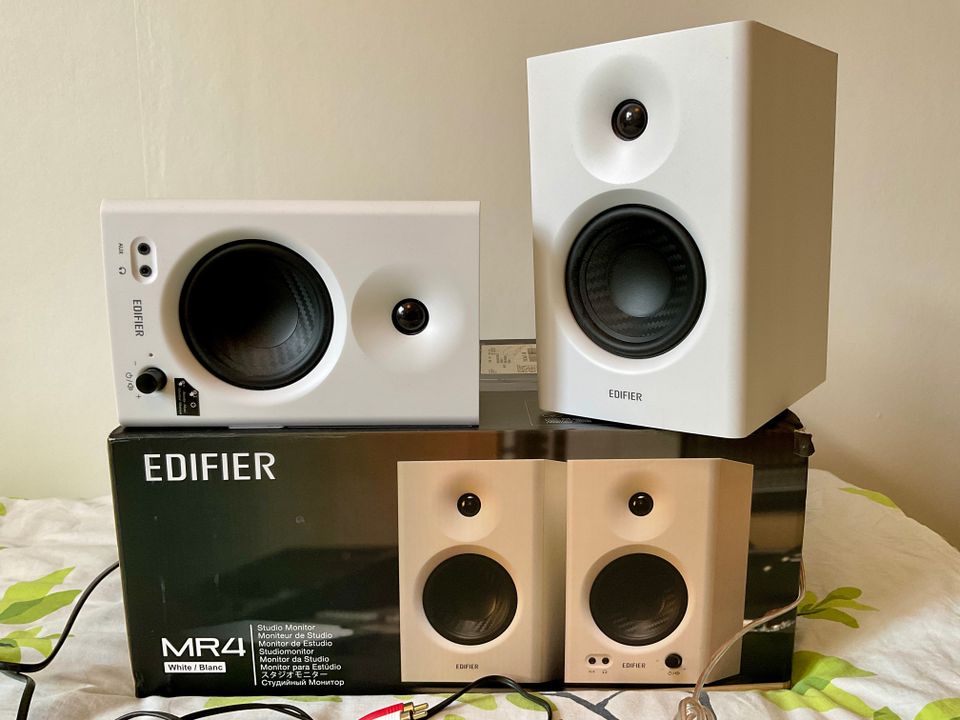 Edifier MR4 -studiokaiuttimet, valkoiset