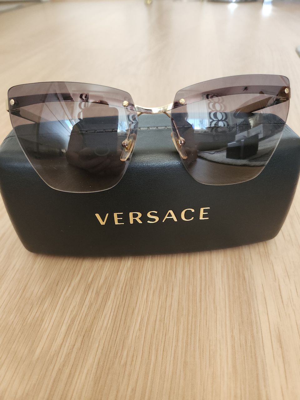 Versace aurinkolasit