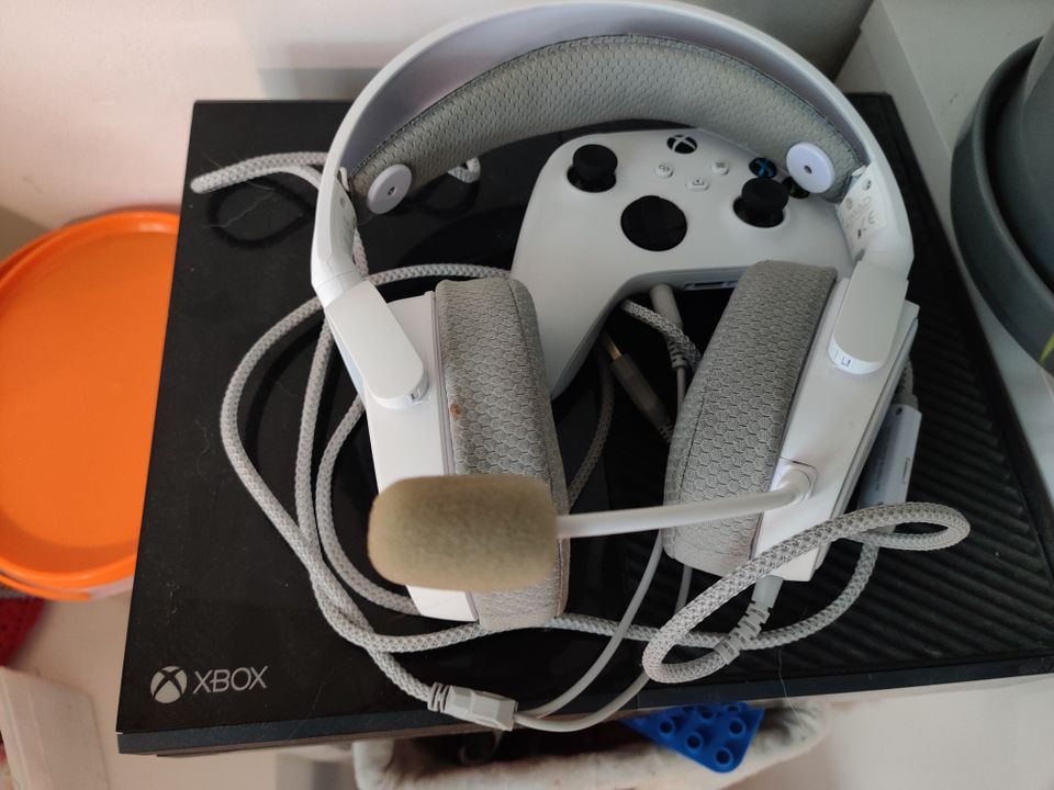 Xbox one + headset