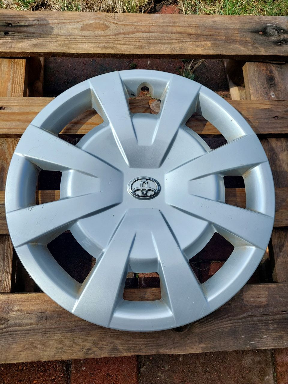 Toyota pölykapseli 16"