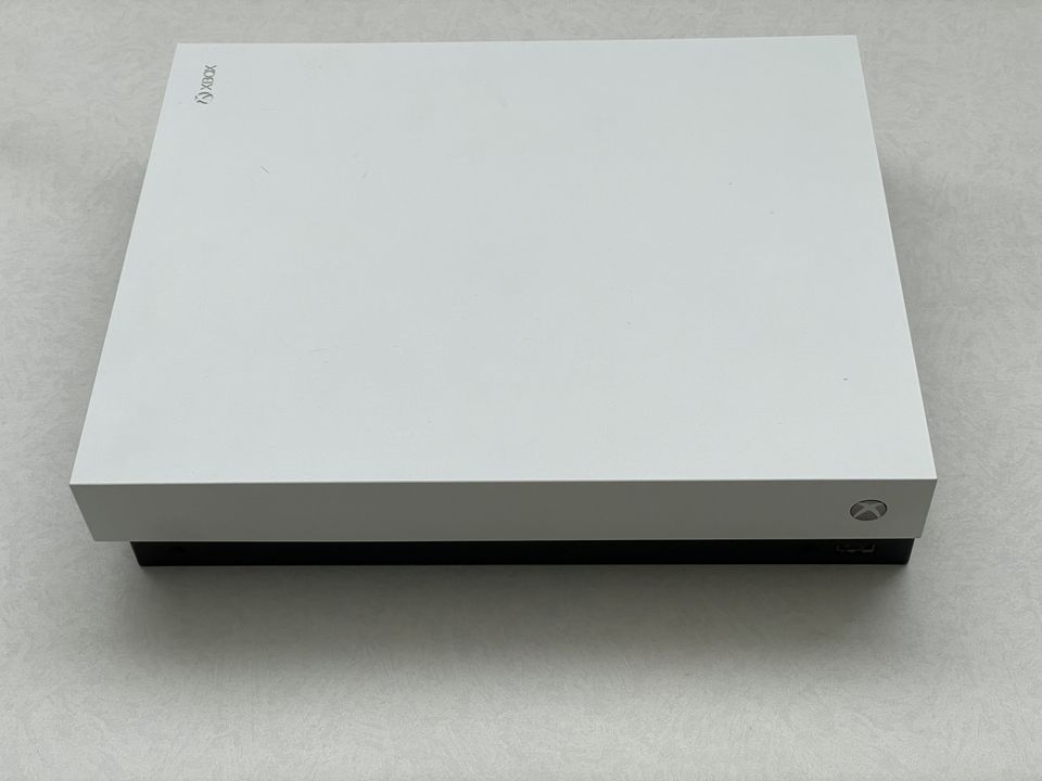Xbox One X 1tb Robot White Special Edition JNS