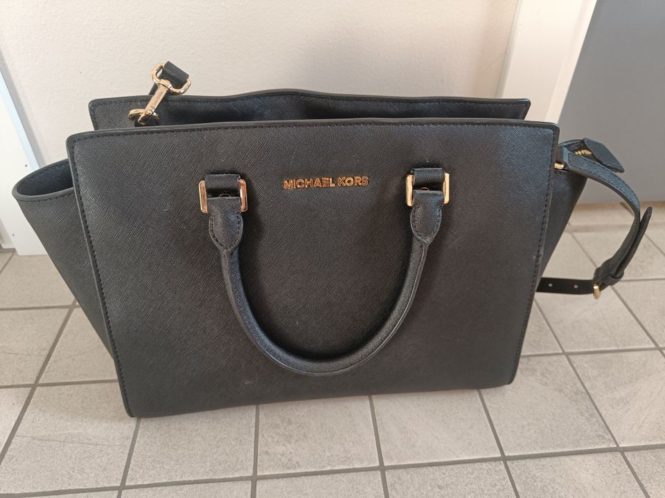 Michael Kors Selma medium, musta