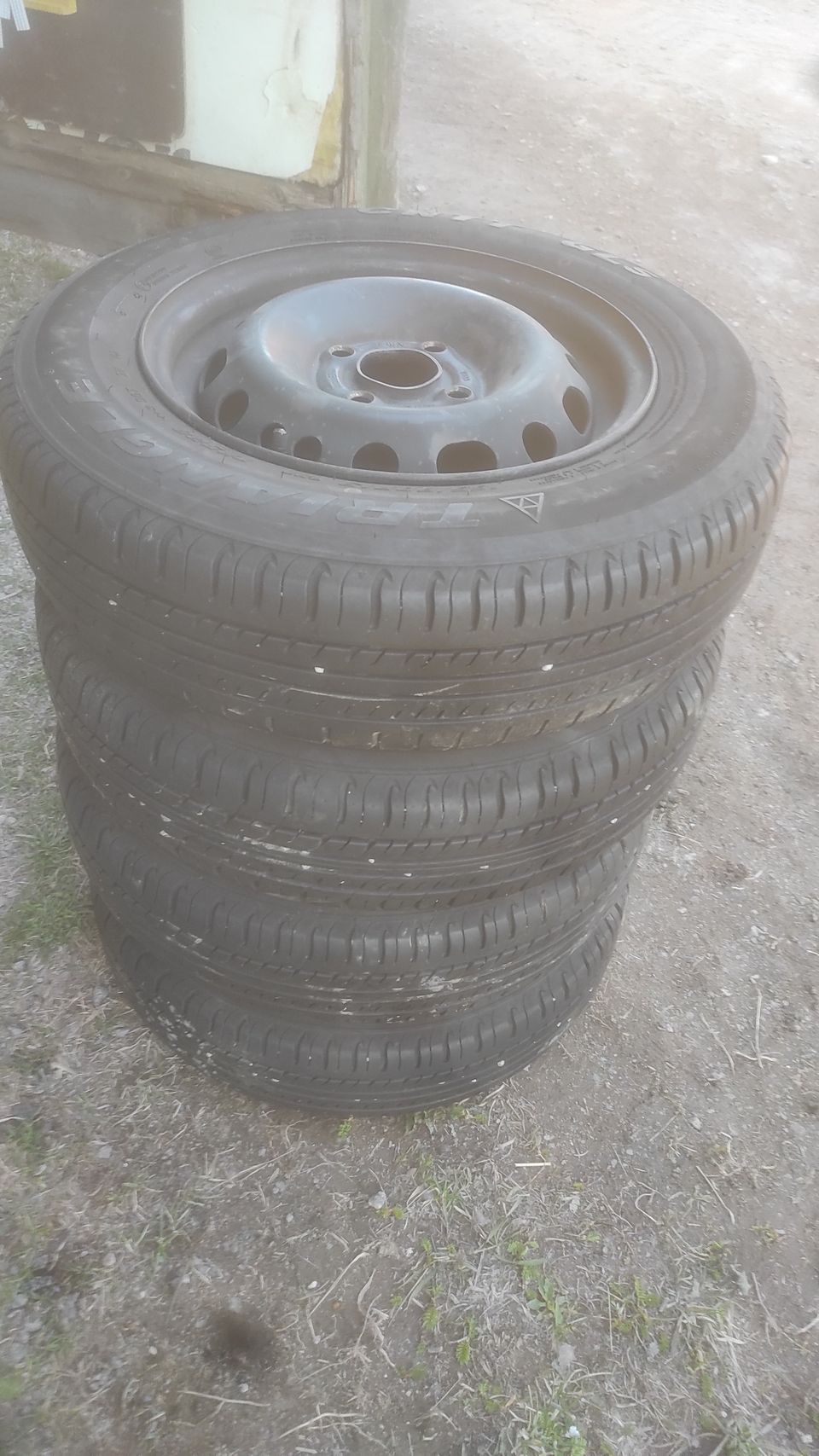 Renkaat vanteilla 155/80 R13