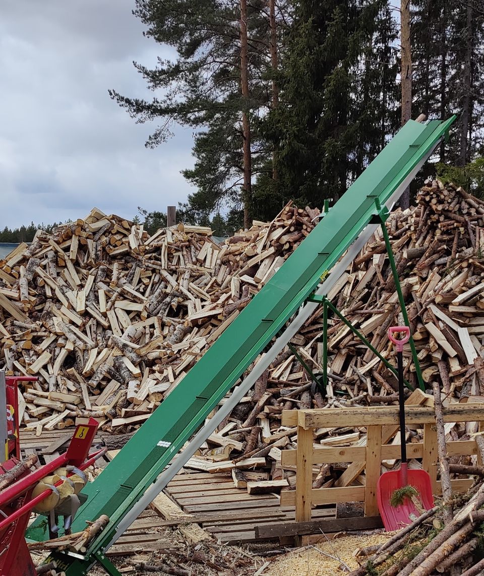 Polttopuuta kuivana Iso hiomakone Trailer Kuomukärry vuokr