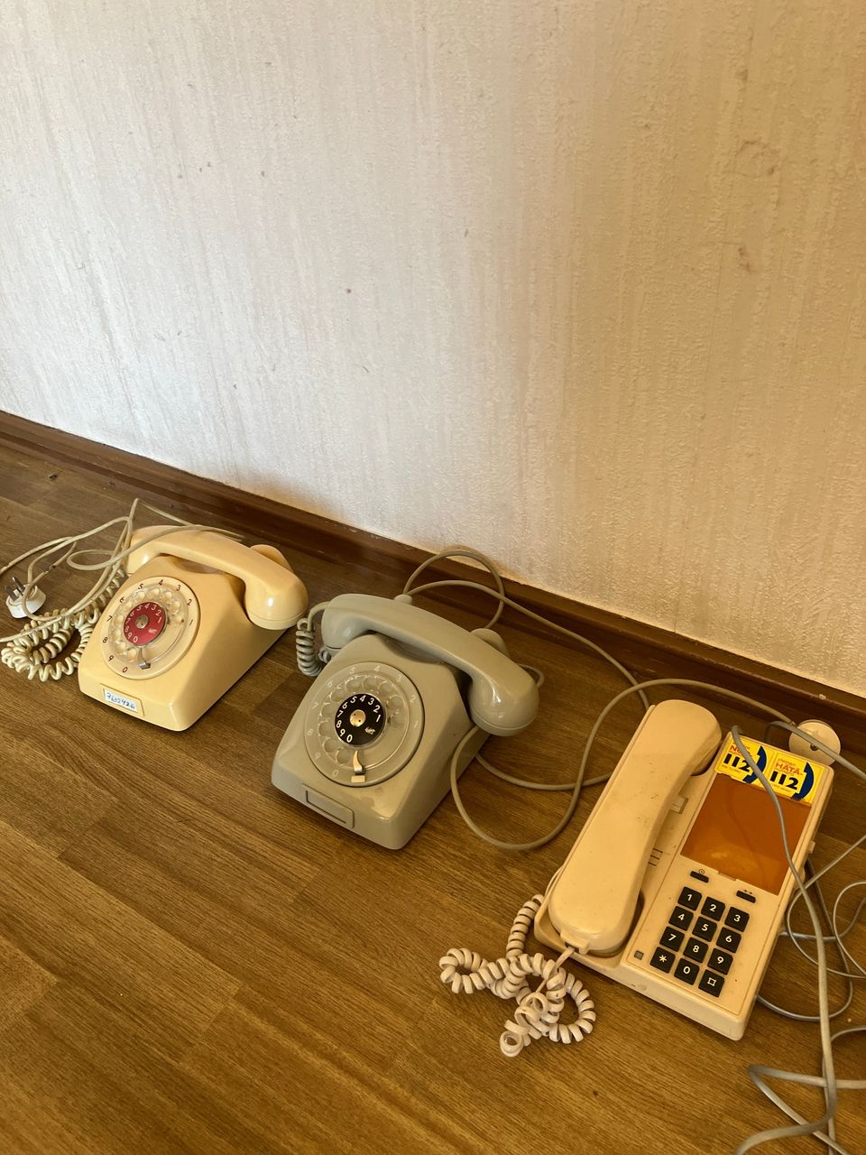 Nostalgiset puhelimet