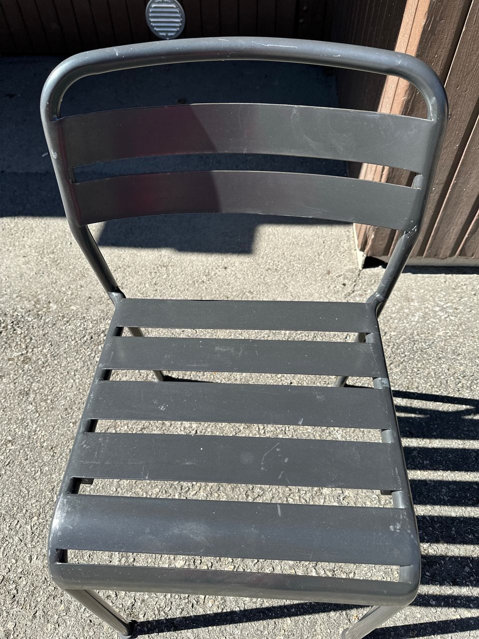 Metallinen tuoli