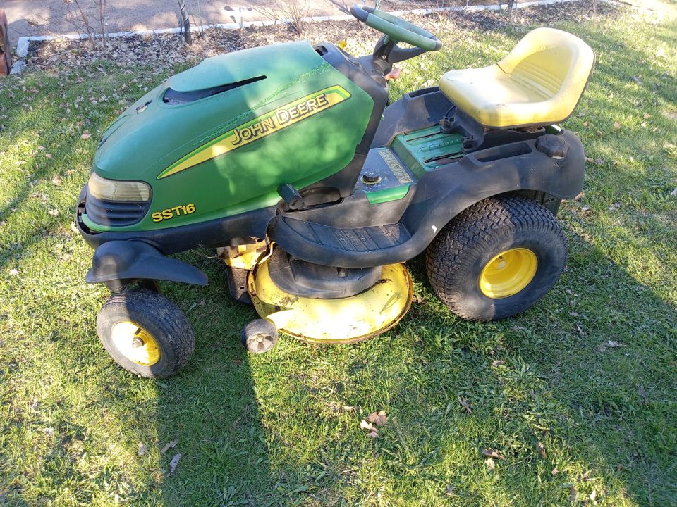 JOHN DEERE Stt 16