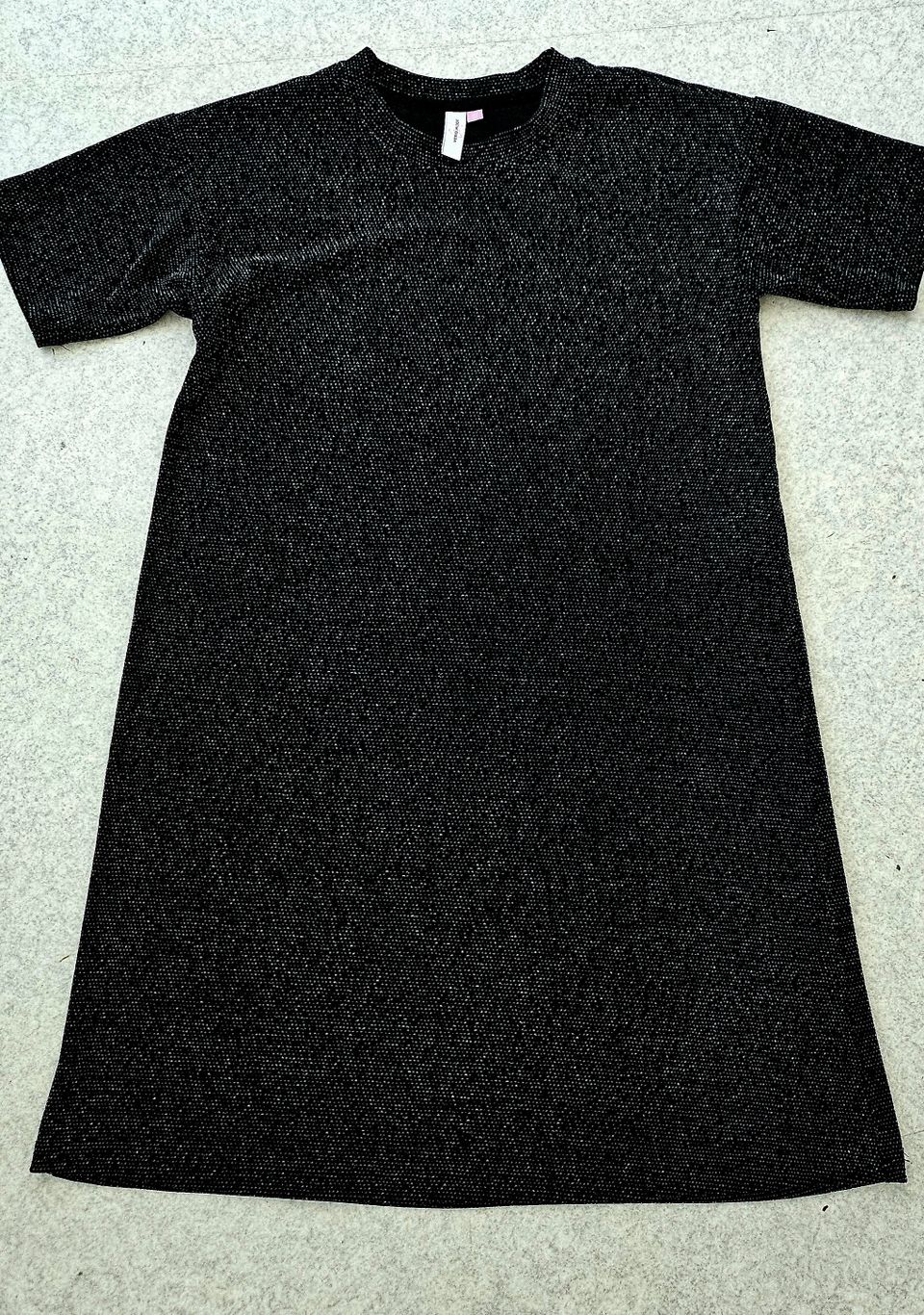Pikku musta glitter mekko tunika.