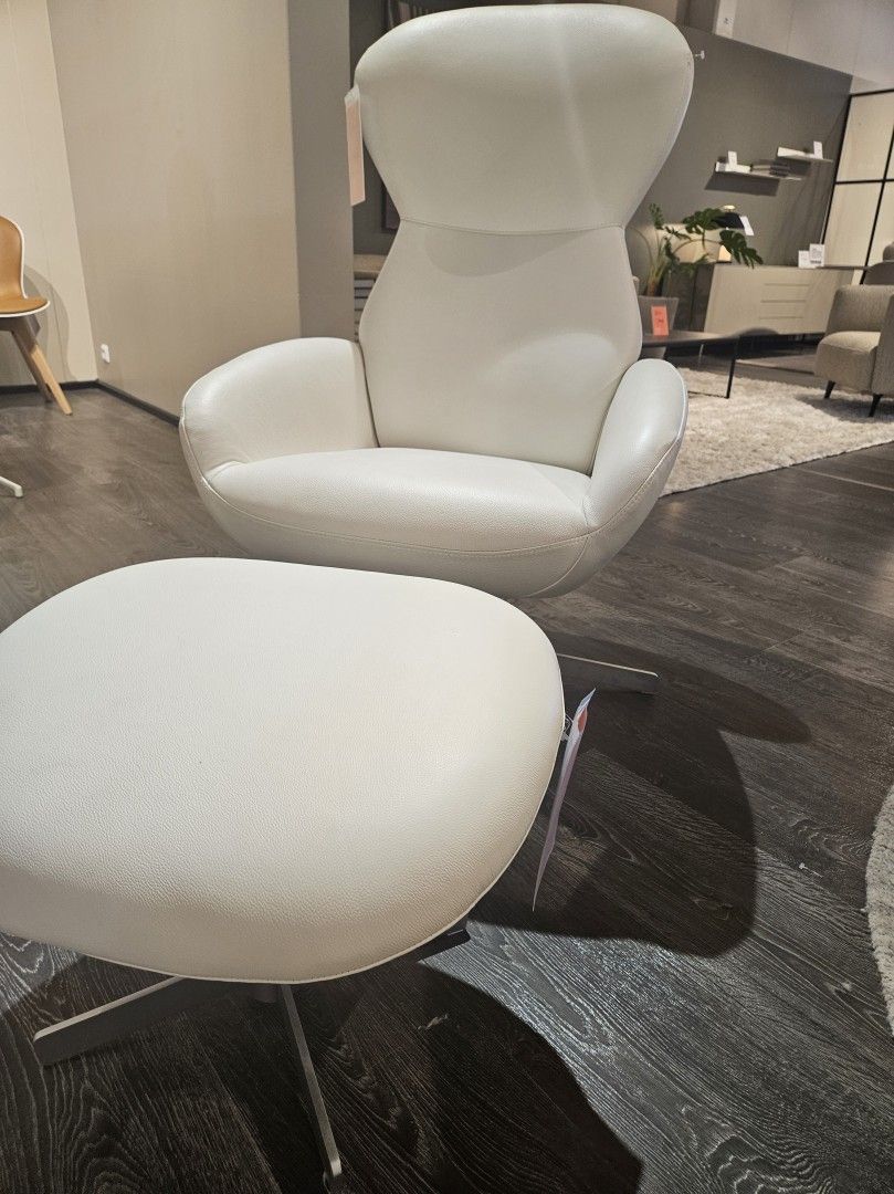 BoConcept Athena nojatuoli ja rahi ovh. 2820eur