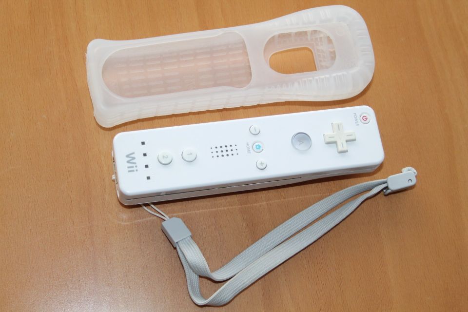 Peliohjain Nintendo Wii aito remote ohjain valkoinen + silikoni suoja