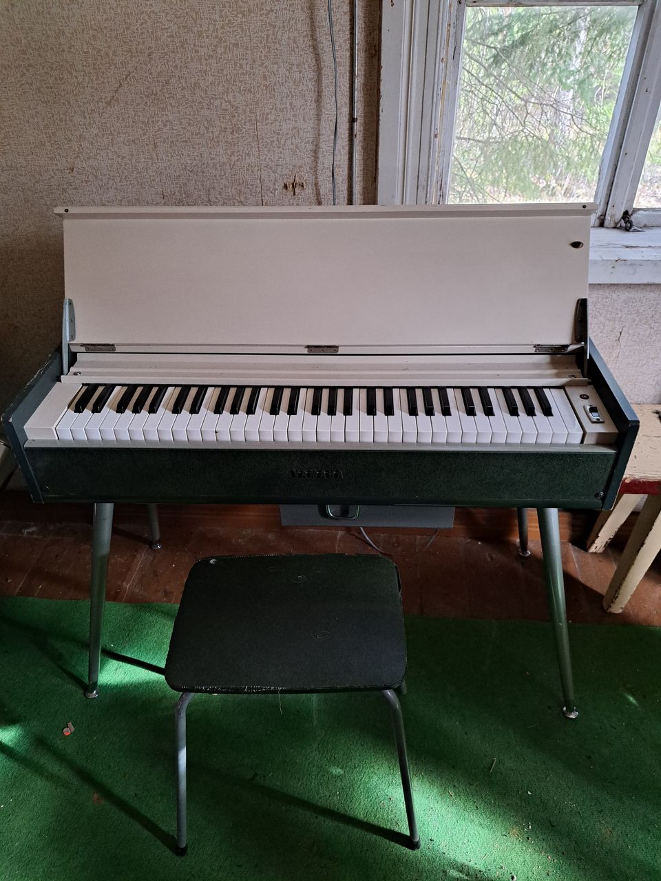 Yamaha L-15B sähköpiano