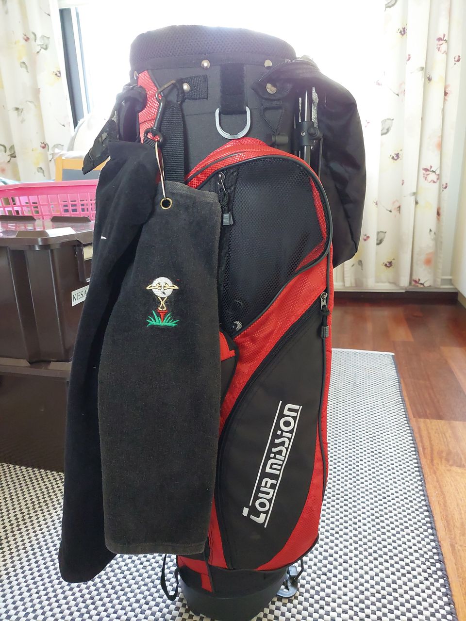 Tour Mission golf laukku ja sisältö