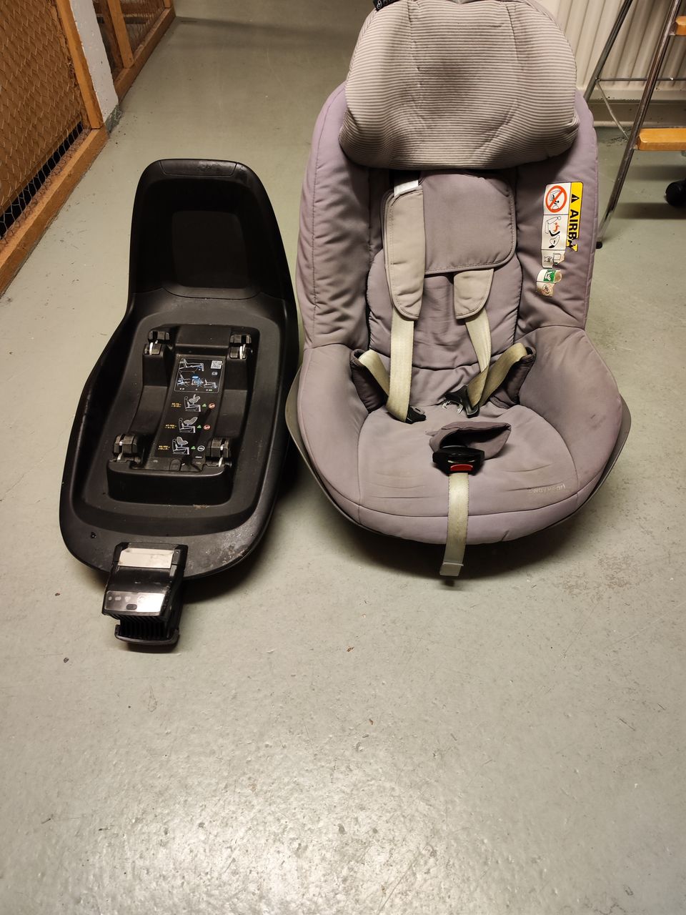 Maxi-cosi turvaistuin ja isofix telakka 18-36kg