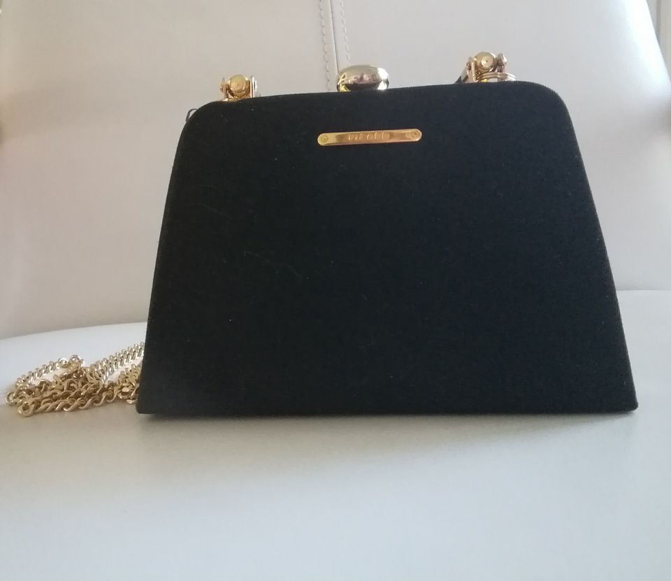 Vintage-tyylinen musta pikkulaukku