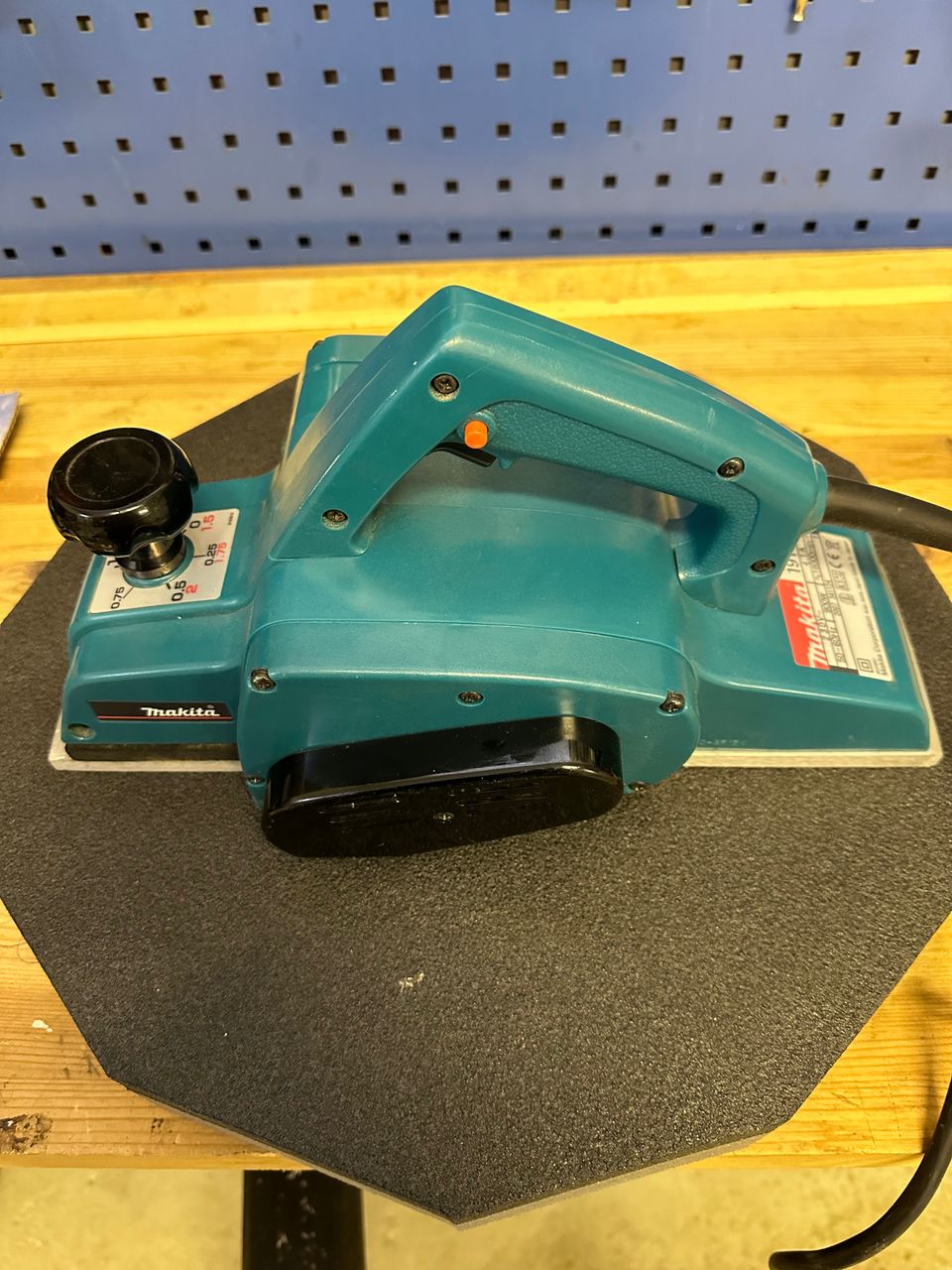 Makita 9911B Sähköhöylä