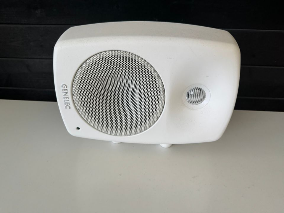 Genelec 8030CW aktiivikaiutin (TARJOA)