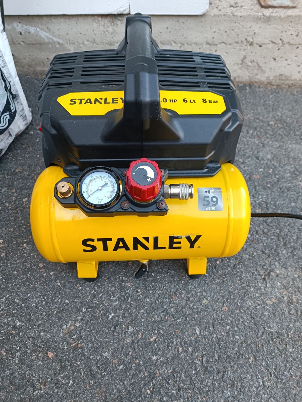 Stanley Siltek 100/8/6 hiljainen paineilmakompressori 750 W 6 l