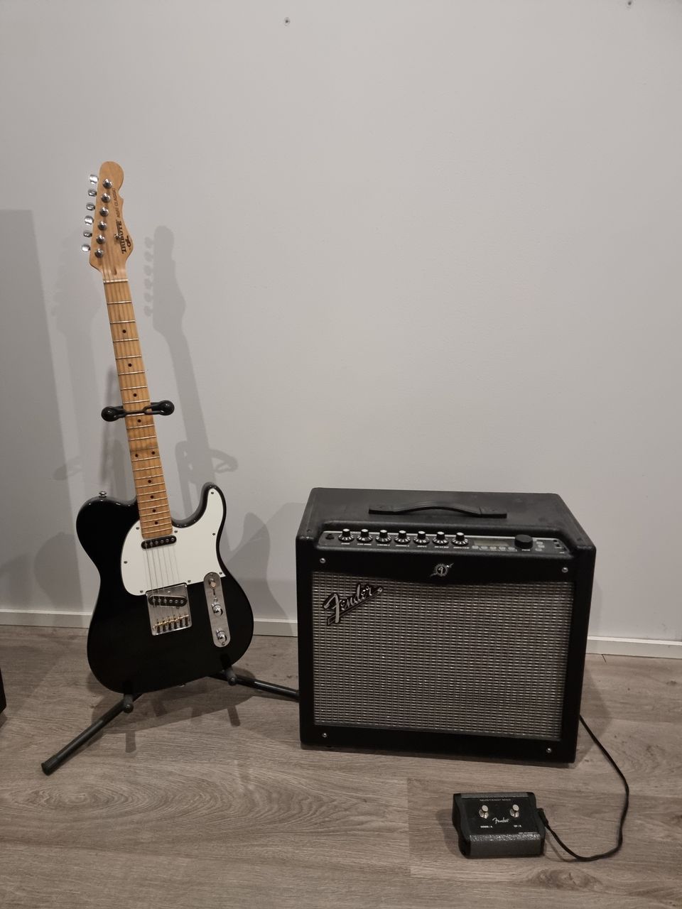 G&L tribute asat classic ja fender mustang III v2