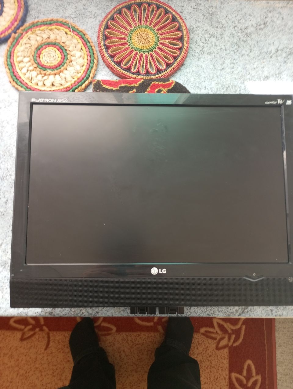 LG flatron wide monitor TV HD ready 19"