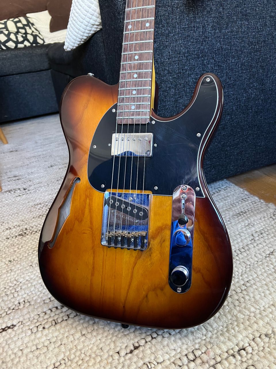 G&L Tribute Asat Classic Bluesboy semi-hollow sähkökitara