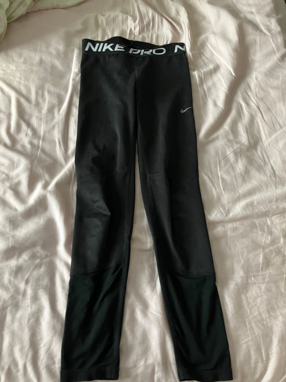 Nikepro urheilutrikoot 146 cm