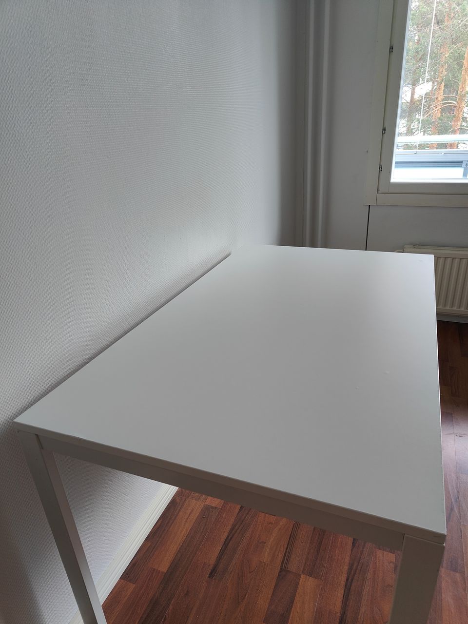 Ikean MELLTORP ruokapöytä