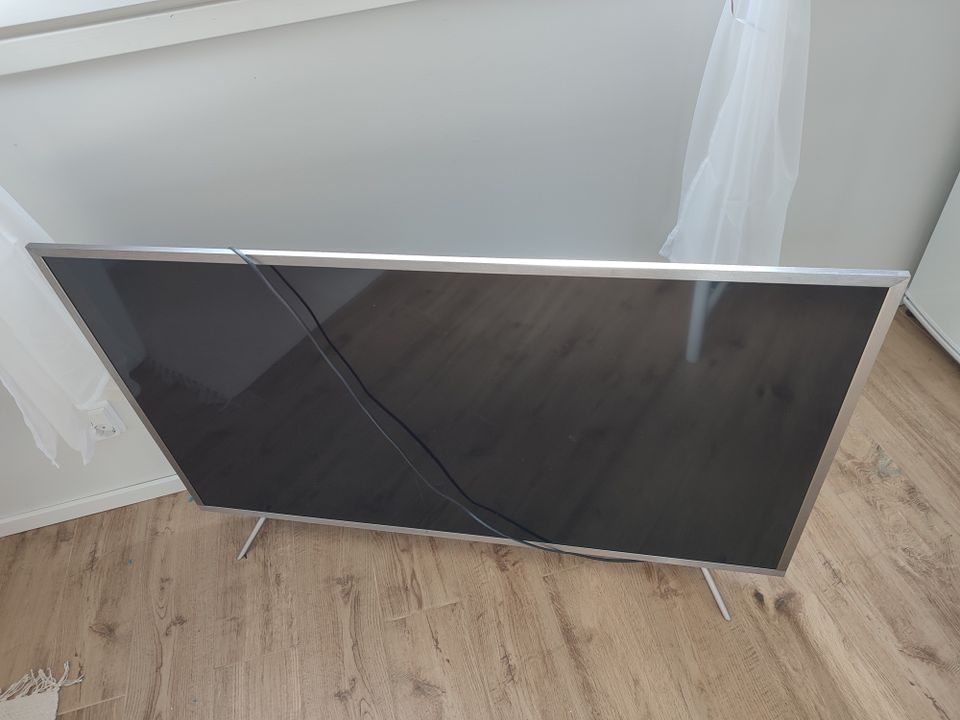 TCL 49" taulutelevisio