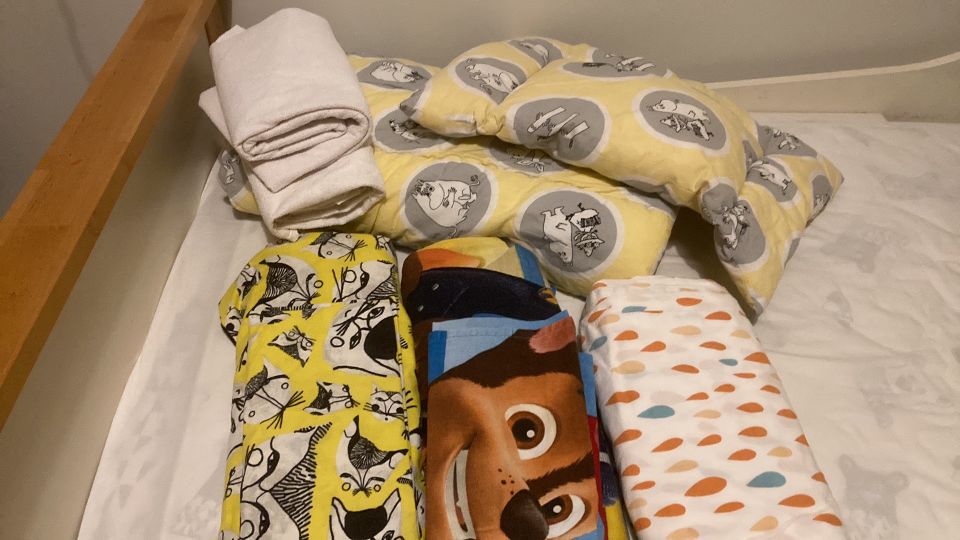 Lasten peitto, tyyny ja pussilakanoita